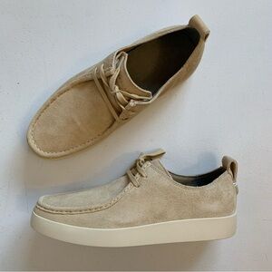 Everlane Mens Suede Leather Desert Shoe in Cream Tan Size 8.5 NEW IN BOX